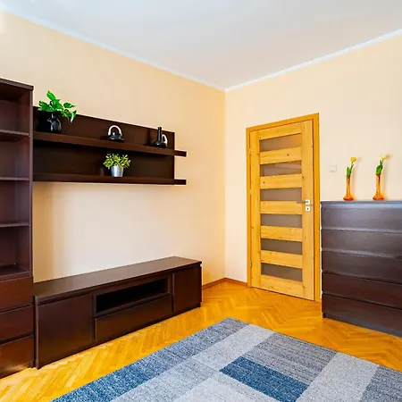 Lewicka Street And Comfy Flat Varsó